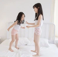 아이 소녀 팬티의 핑크 속옷면